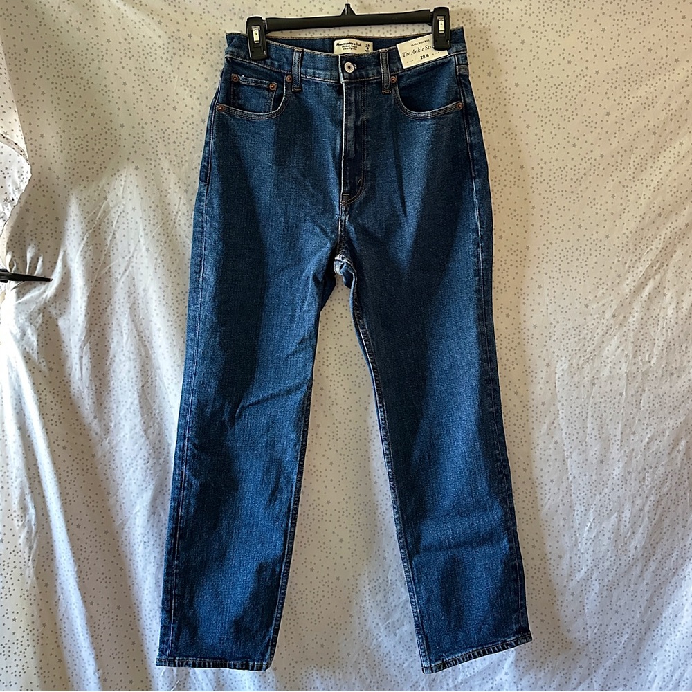 BRAND NEW Abercrombie & Fitch Women’s Ultra High Rise Ankle Straight Jean 28/6